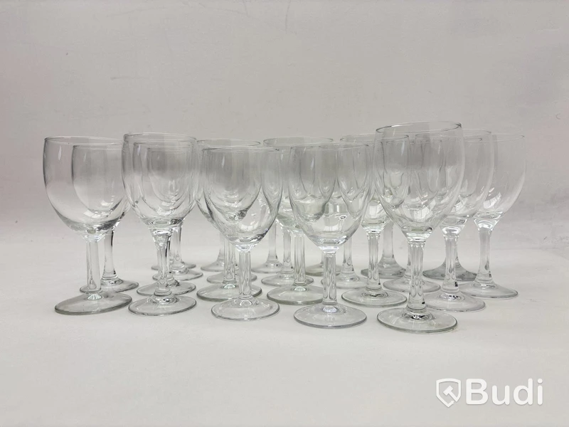 Parti med glas, olika modeller och storlekar