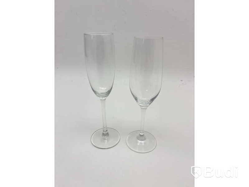 Parti med glas, olika modeller och storlekar