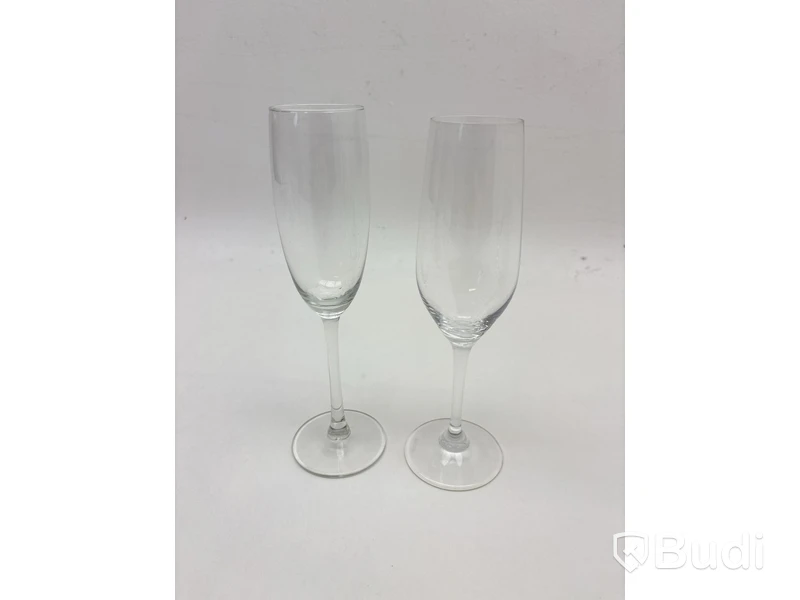 Parti med glas, olika modeller och storlekar