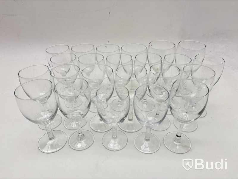 Parti med glas, olika modeller och storlekar