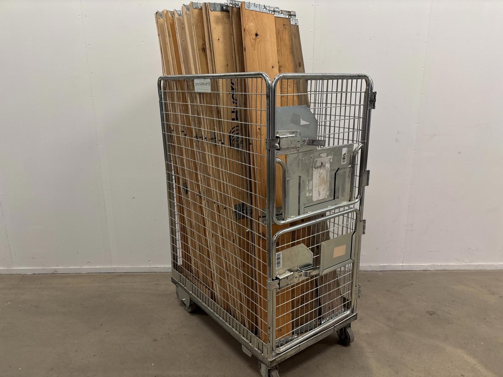 Parti med pallkragar för helpall, ca 40 st.