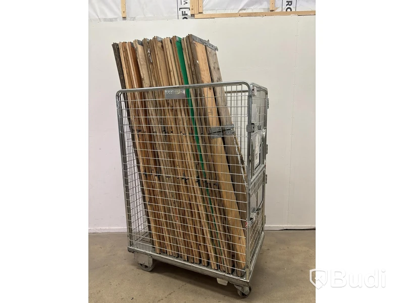 Parti med pallkragar för helpall, ca 40 st.