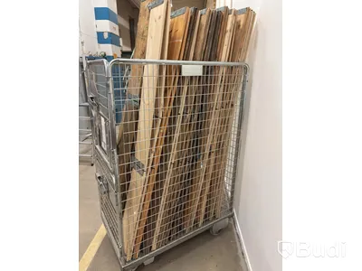 Parti med pallkragar för helpall, ca 44 st.