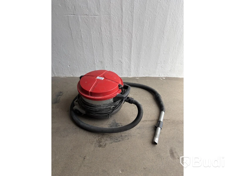 2 vacuum cleaners, Nilfisk and Pilot