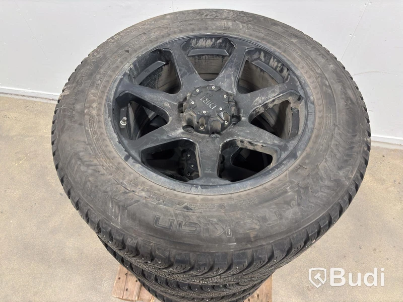 Set of 4 studded M&S wheels, Nokian Hakkapeliitta 8 SUV, 265/60 R18