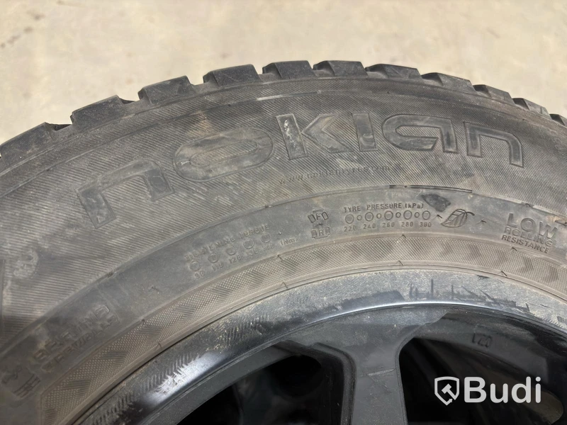 Set of 4 studded M&S wheels, Nokian Hakkapeliitta 8 SUV, 265/60 R18