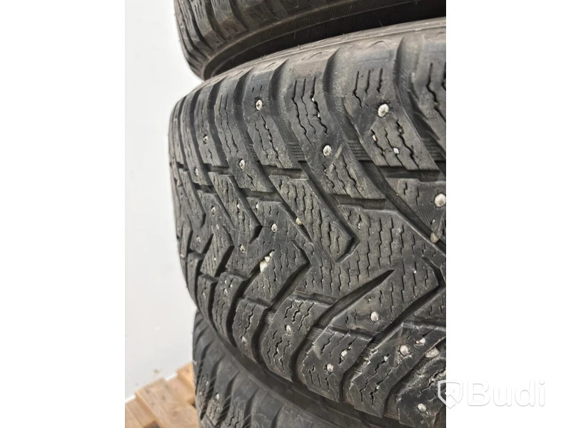 Set of 4 studded M&S wheels, Nokian Hakkapeliitta 8 SUV, 265/60 R18