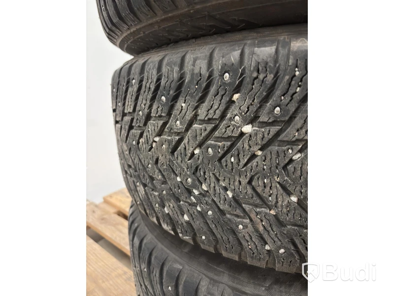 Set of 4 studded M&S wheels, Nokian Hakkapeliitta 8 SUV, 265/60 R18