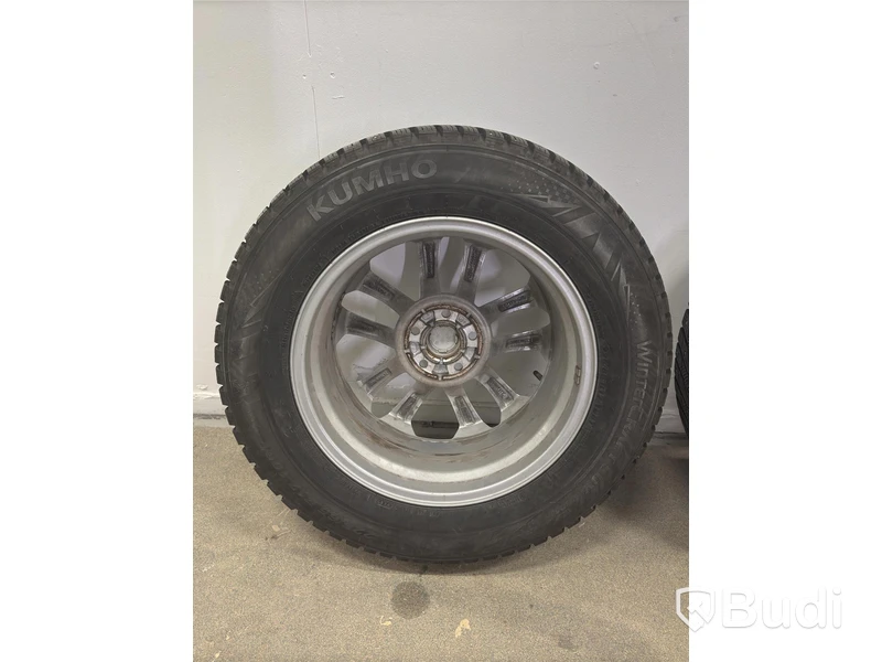 4 studded winter wheels, Kumho WinterCraft SUV, 225/65 R17 106T