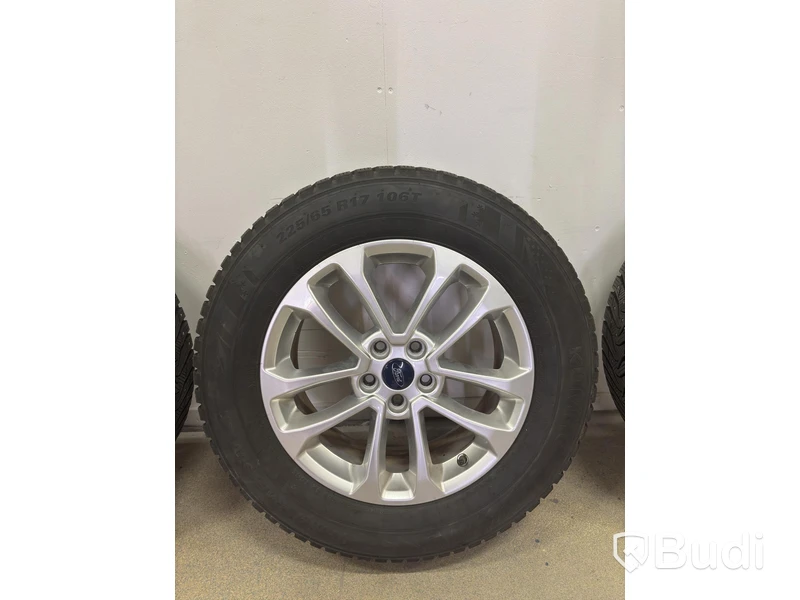 4 studded winter wheels, Kumho WinterCraft SUV, 225/65 R17 106T