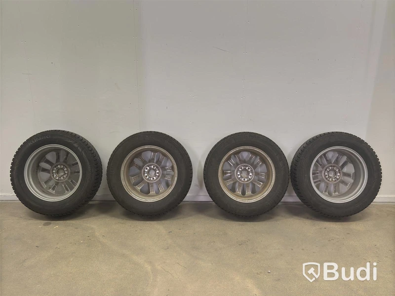 4 studded winter wheels, Kumho WinterCraft SUV, 225/65 R17 106T