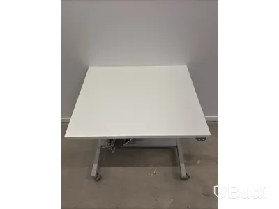 Höj- och sänkbart skrivbord på hjul Linak