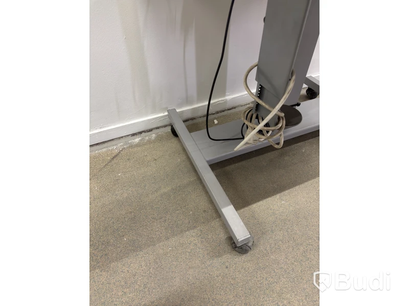 Höj- och sänkbart skrivbord på hjul Linak