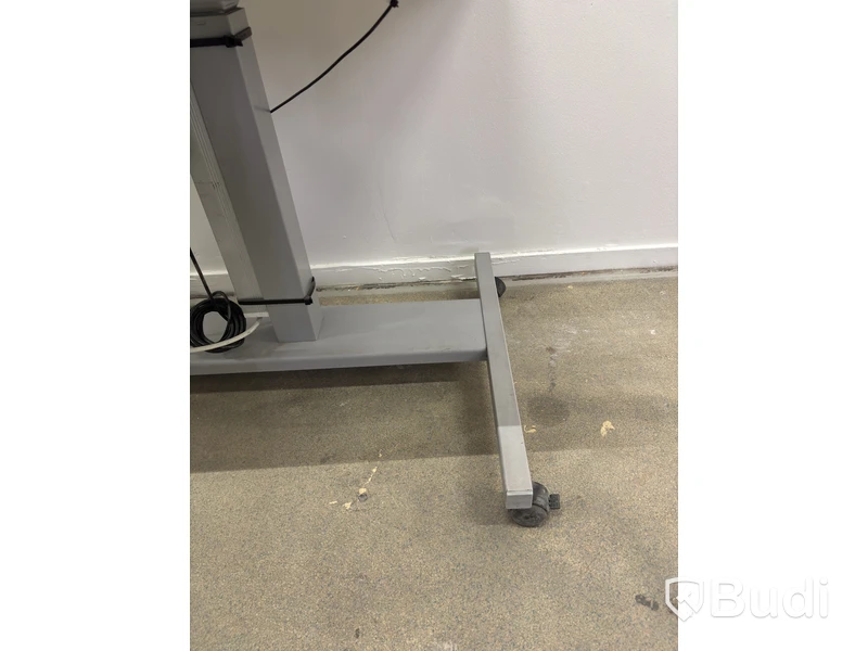 Höj- och sänkbart skrivbord på hjul Linak
