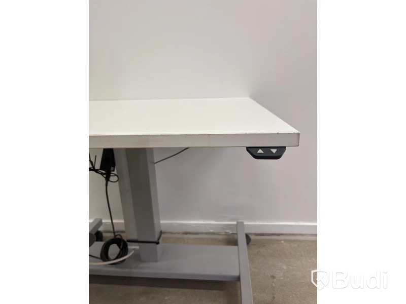 Höj- och sänkbart skrivbord på hjul Linak