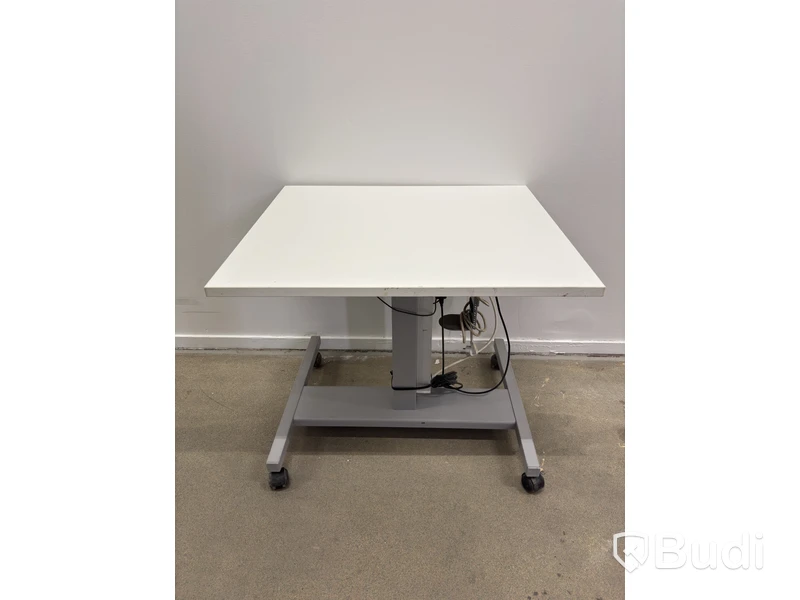 Höj- och sänkbart skrivbord på hjul Linak