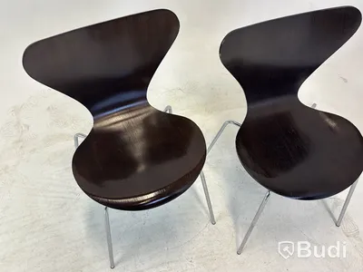 2 st. Stolar Fritz Hansen, ”Sjuan” Arne Jacobsen