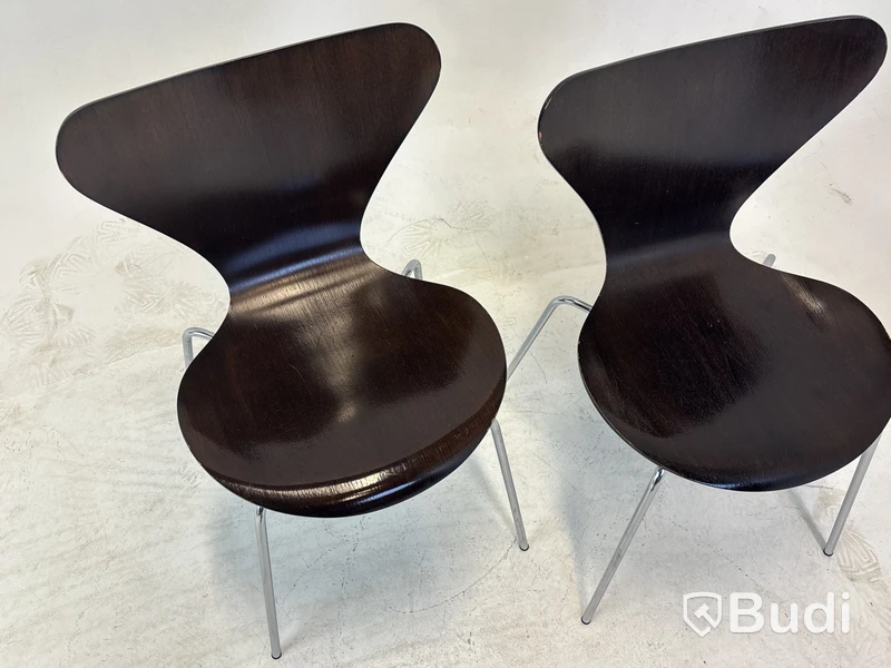 2 st. Stolar Fritz Hansen, ”Sjuan” Arne Jacobsen
