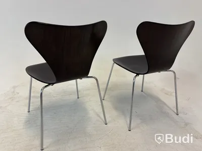 2 st. Stolar Fritz Hansen, ”Sjuan” Arne Jacobsen