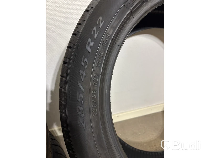 4 st. Däck Pirelli Scorpion, 285/45 R22