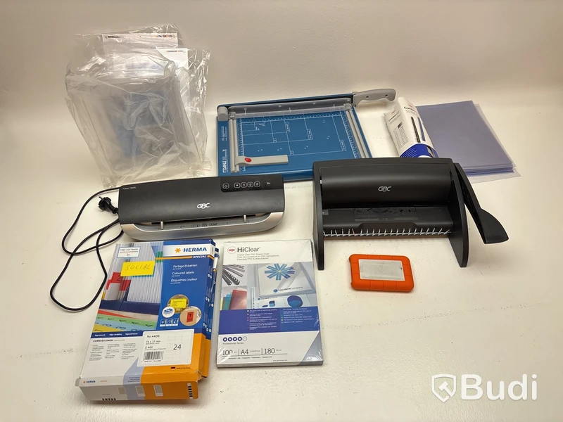 lamineringsmaskin, pappersskärare och en inbindningsmaskin från GBC och Dahle.