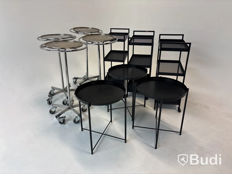 Parti med diverse bord för frisörsalong