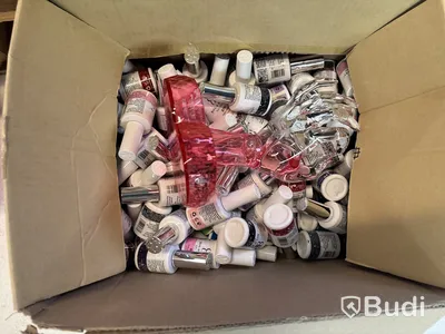 Parti med diverse produkter för manikyr/pedikyr