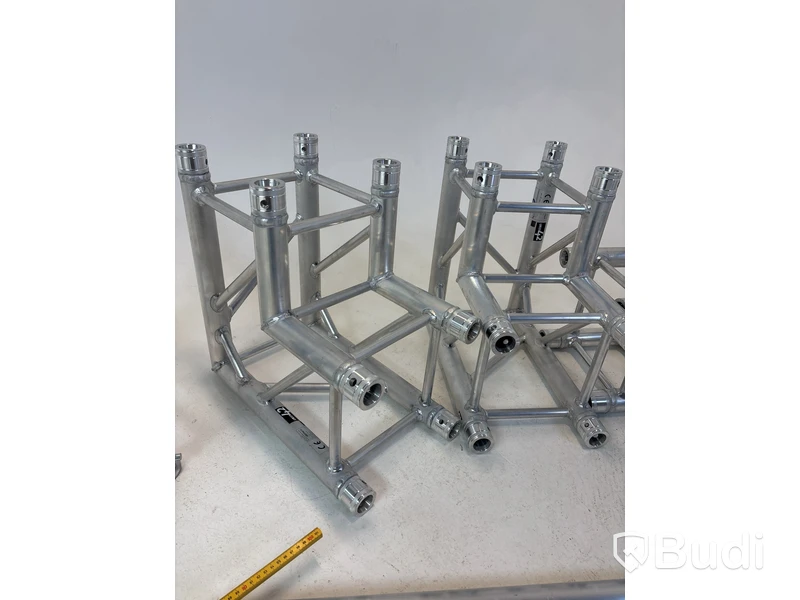 Parti med aluminiumfackverk och tillbehör