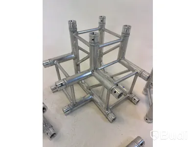 Parti med aluminiumfackverk och tillbehör