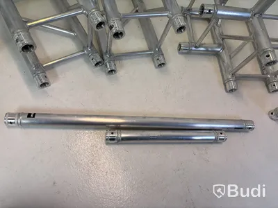 Parti med aluminiumfackverk och tillbehör