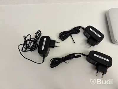 Parti med diverse nätverkstillbehör