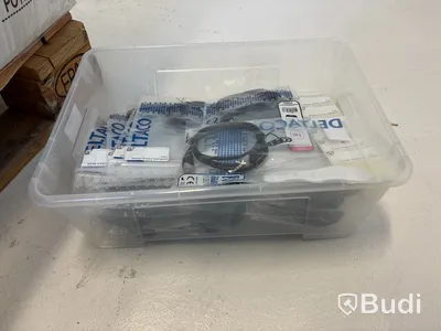 Parti med diverse kablar.