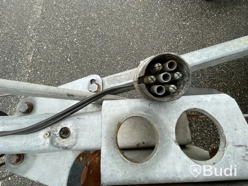 Bromsat kåpsläp Thule LV1000 | 2008 - Reparationsobjekt