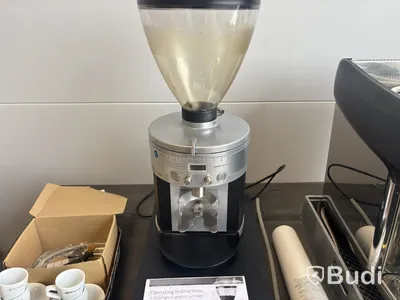 Kaffemaskin Expobar Megacrem, med kvarn.
