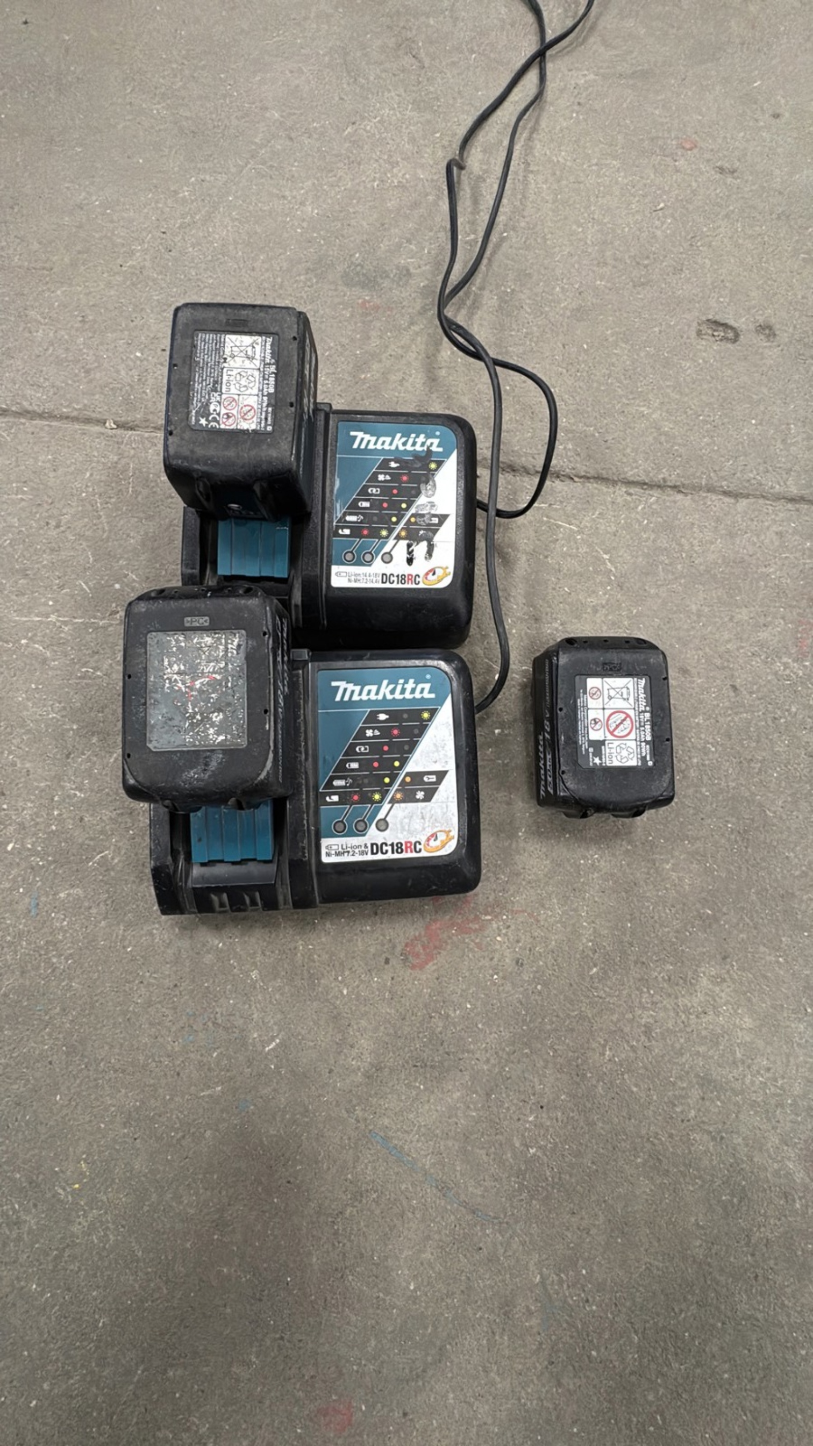 3 st. Batterier och 2 st. laddare Makita