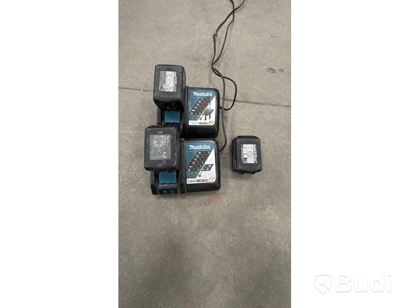 3 st. Batterier och 2 st. laddare Makita