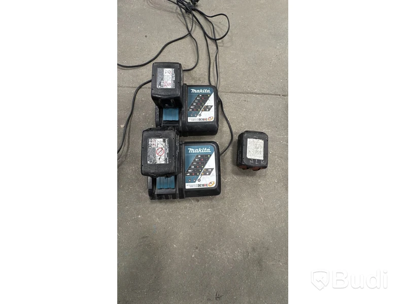 3 st. Batterier och 2 st. laddare Makita