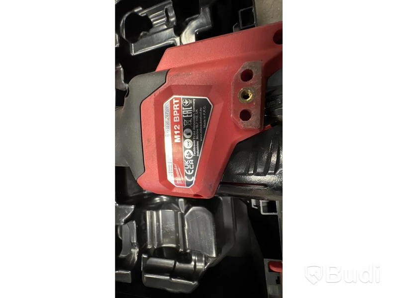 Parti med verktyg Milwaukee M12 BPRT nitpistol och M12 GG fettspruta