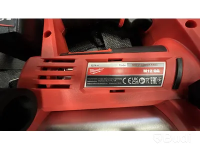 Parti med verktyg Milwaukee M12 BPRT nitpistol och M12 GG fettspruta