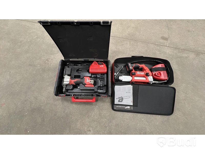 Parti med verktyg Milwaukee M12 BPRT nitpistol och M12 GG fettspruta