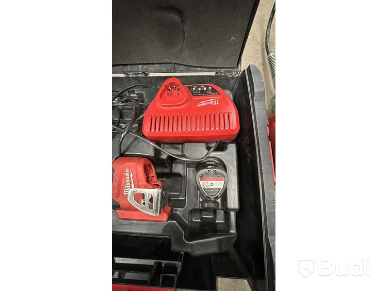 Nitpistol Milwaukee BPRT och Fettspruta Milwaukee GG f