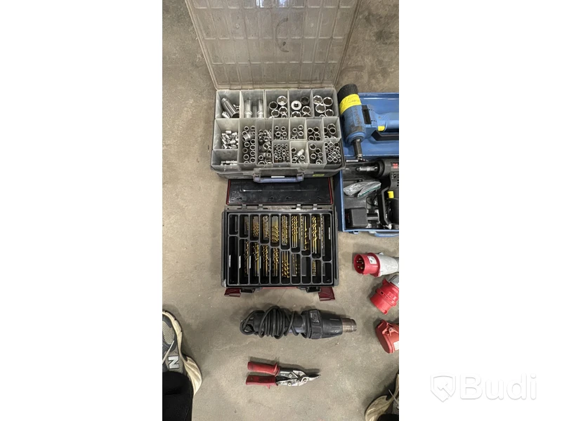 2 st. Popnitmaskiner Milwaukee och Würth, inkl. diverse tillbehör