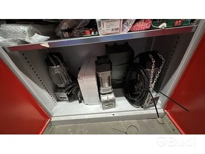 Diverse reservdelar och elektronikkomponenter