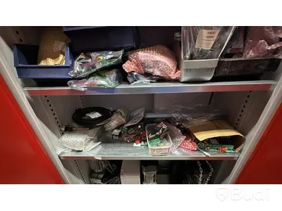 Diverse reservdelar och elektronikkomponenter