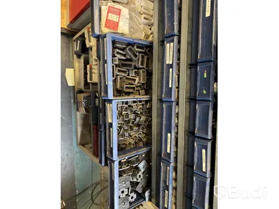 Industriskåp med sorteringslådor och tillbehör