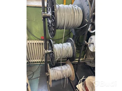 Parti med diverse kabel, el, paracord och metallkedjor