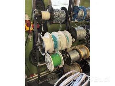 Parti med diverse kabel, el, paracord och metallkedjor