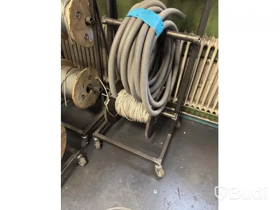 Parti med diverse kabel, el, paracord och metallkedjor