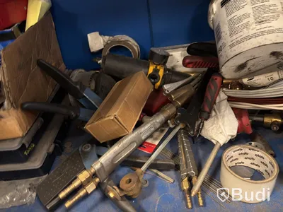 Verkstadsskåp med diverse tillbehör