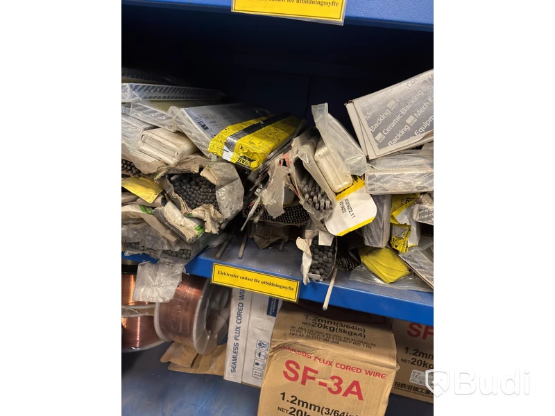Verkstadsskåp med diverse tillbehör